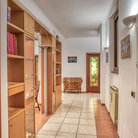 Dimora Savorelli, Ampio Zona Vaticano